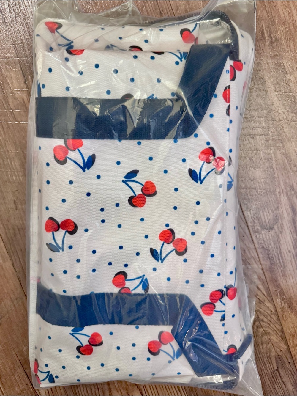 Kate Spade Vintage Cherry Dot Cooler Bag - Picture 12 of 12
